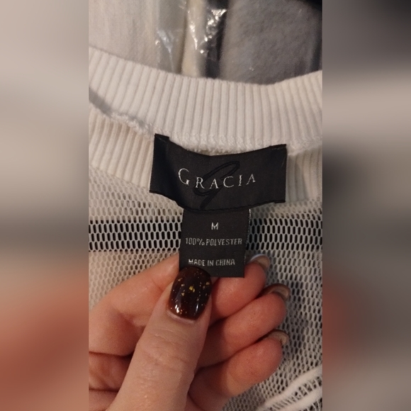 Gracia White Mesh Wave Pattern Cropped Top Sz M - Picture 2 of 5